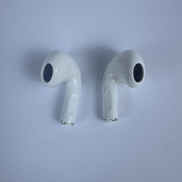 Apple AirPods (3rd generation) with Lightning Charging Case MPNY3AM/A - White - Picture 7 of 8